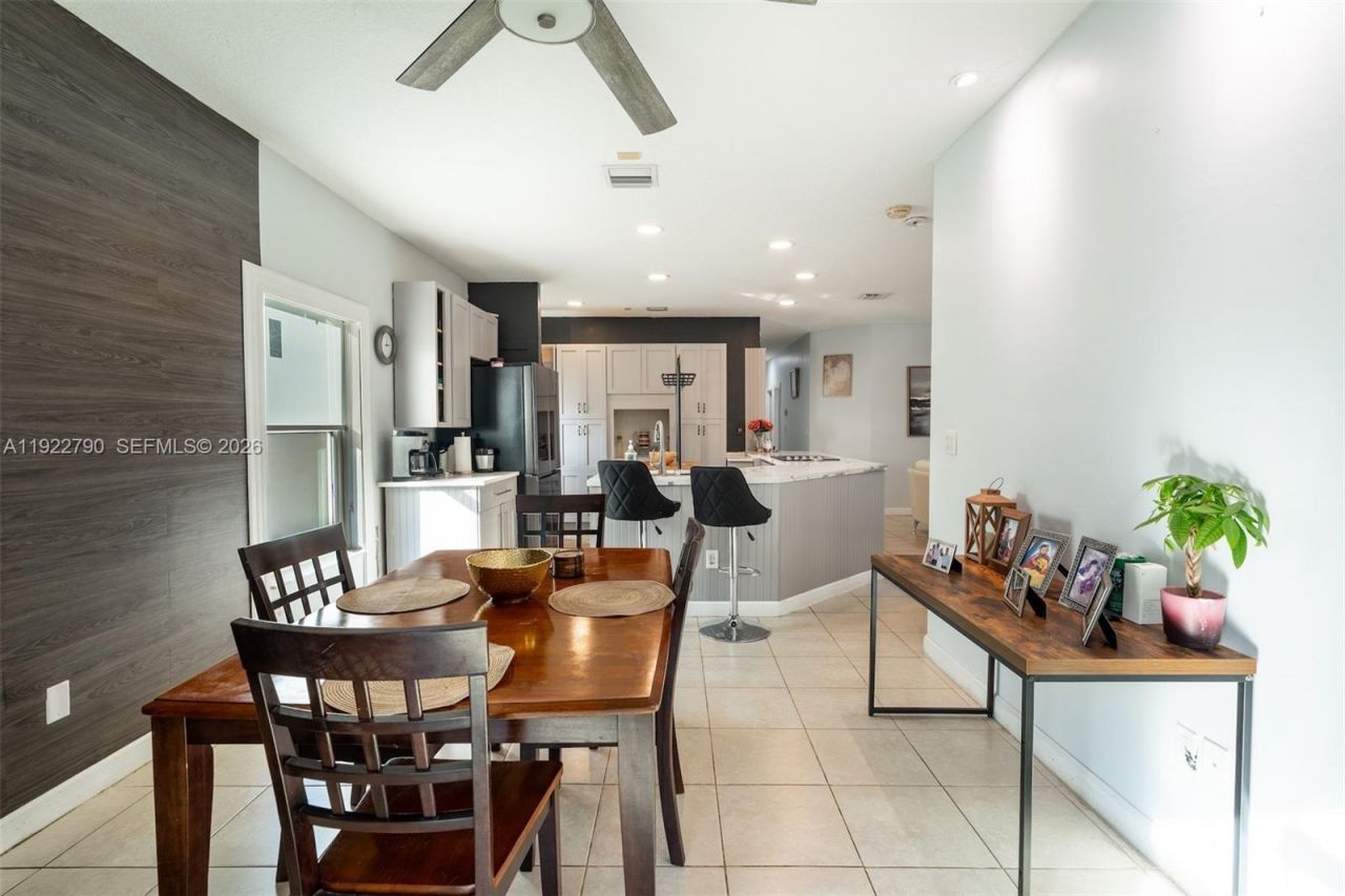 17082 NW 11th St, Pembroke Pines, FL 33028 Photo