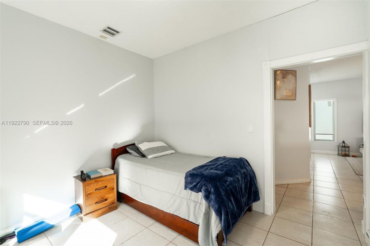 17082 NW 11th St, Pembroke Pines, FL 33028 Photo