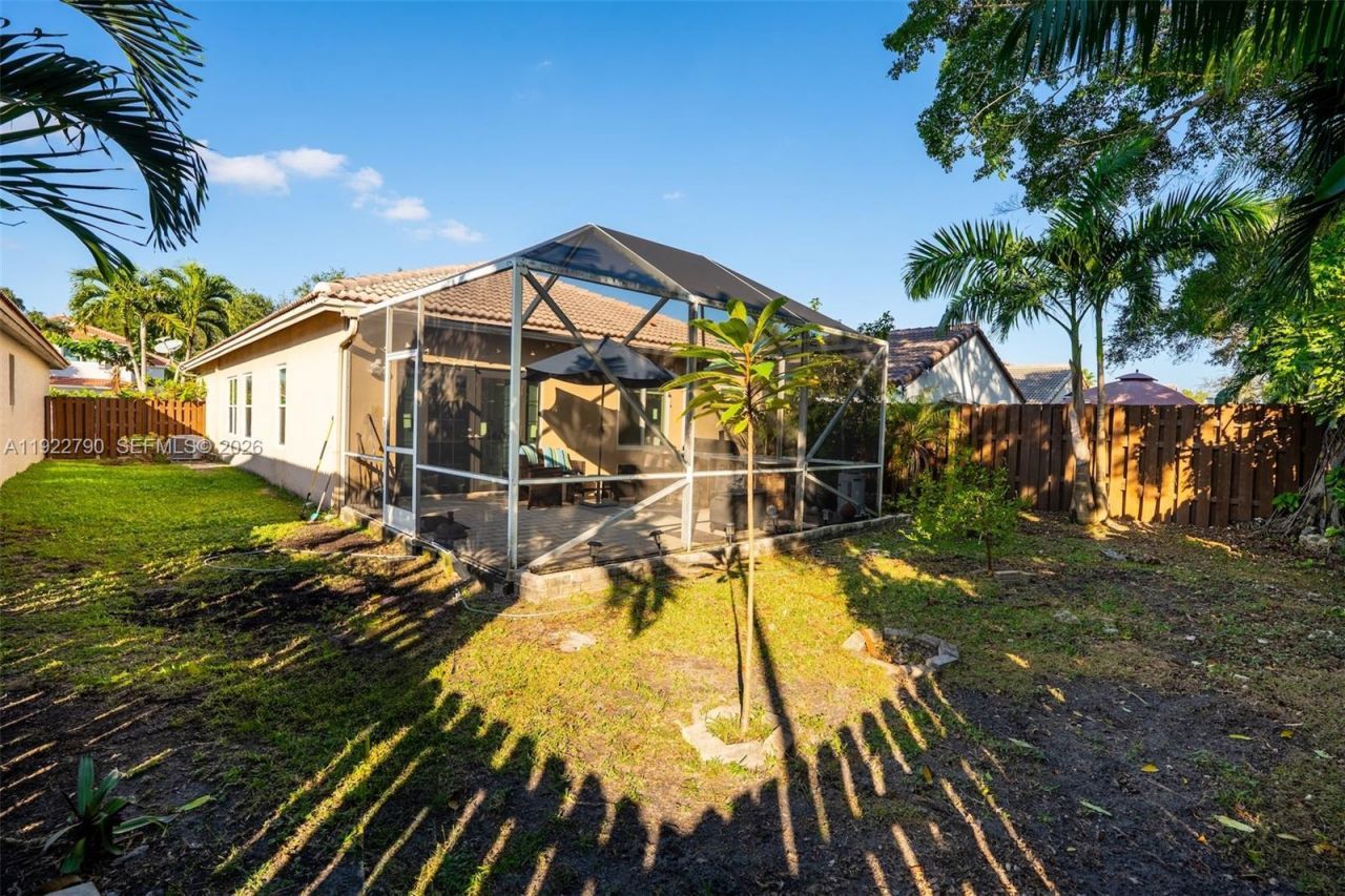 17082 NW 11th St, Pembroke Pines, FL 33028 Photo