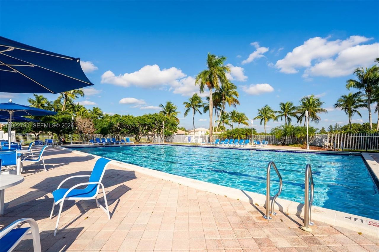 17082 NW 11th St, Pembroke Pines, FL 33028 Photo