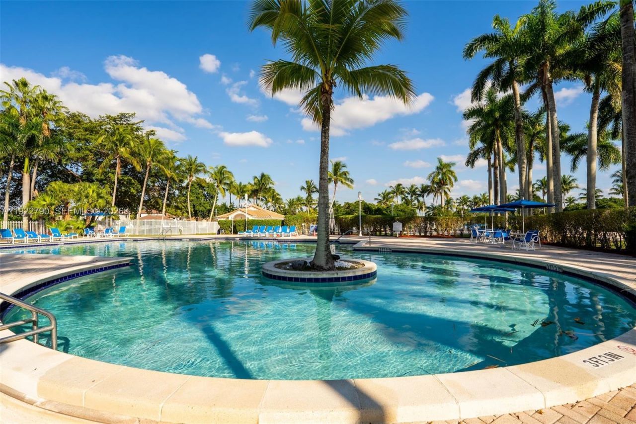 17082 NW 11th St, Pembroke Pines, FL 33028 Photo