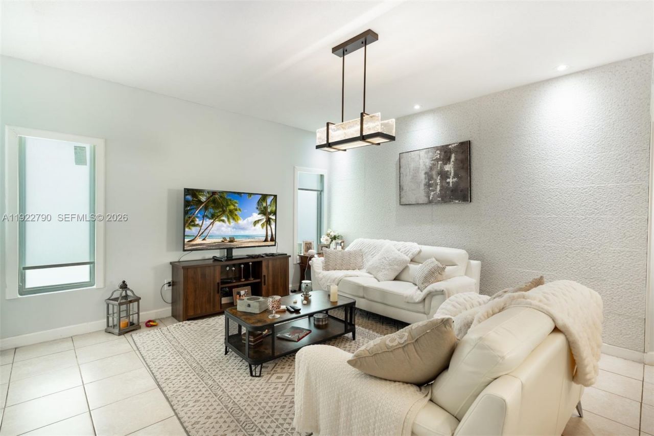 17082 NW 11th St, Pembroke Pines, FL 33028 Photo