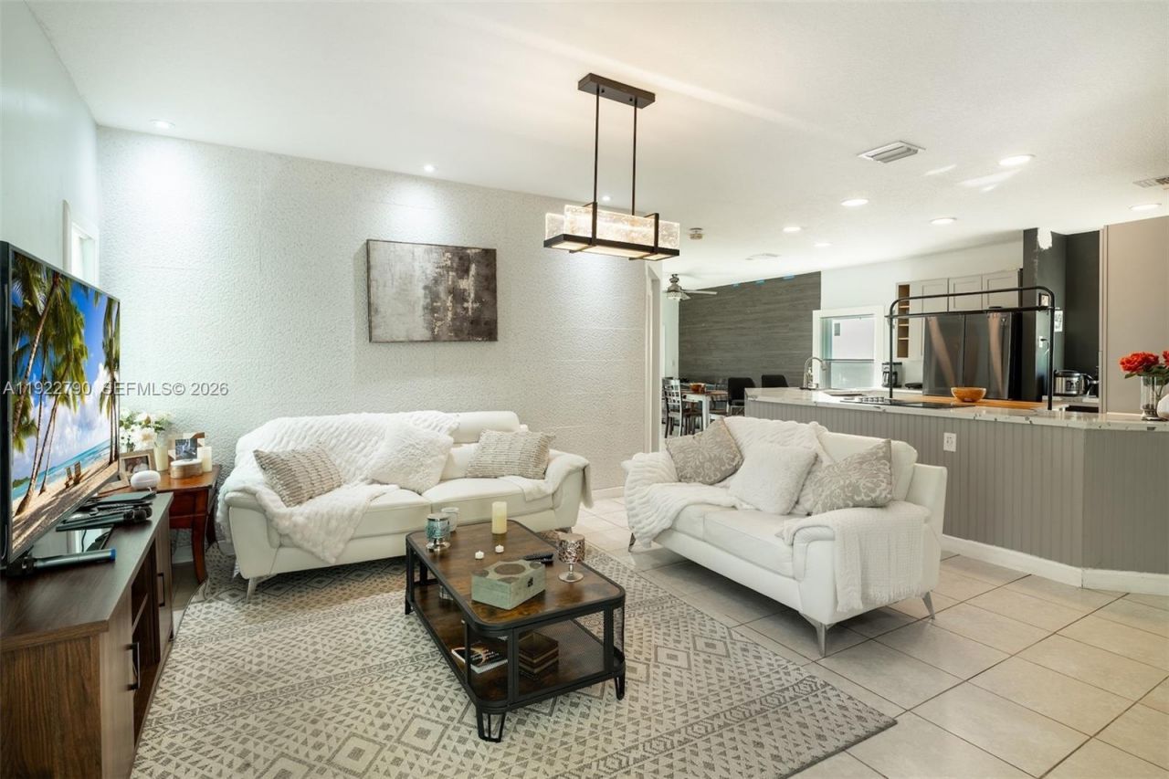 17082 NW 11th St, Pembroke Pines, FL 33028 Photo