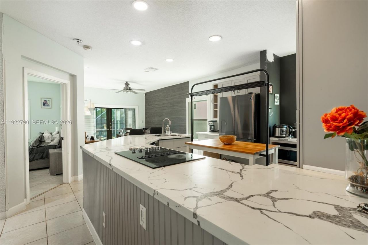 17082 NW 11th St, Pembroke Pines, FL 33028 Photo