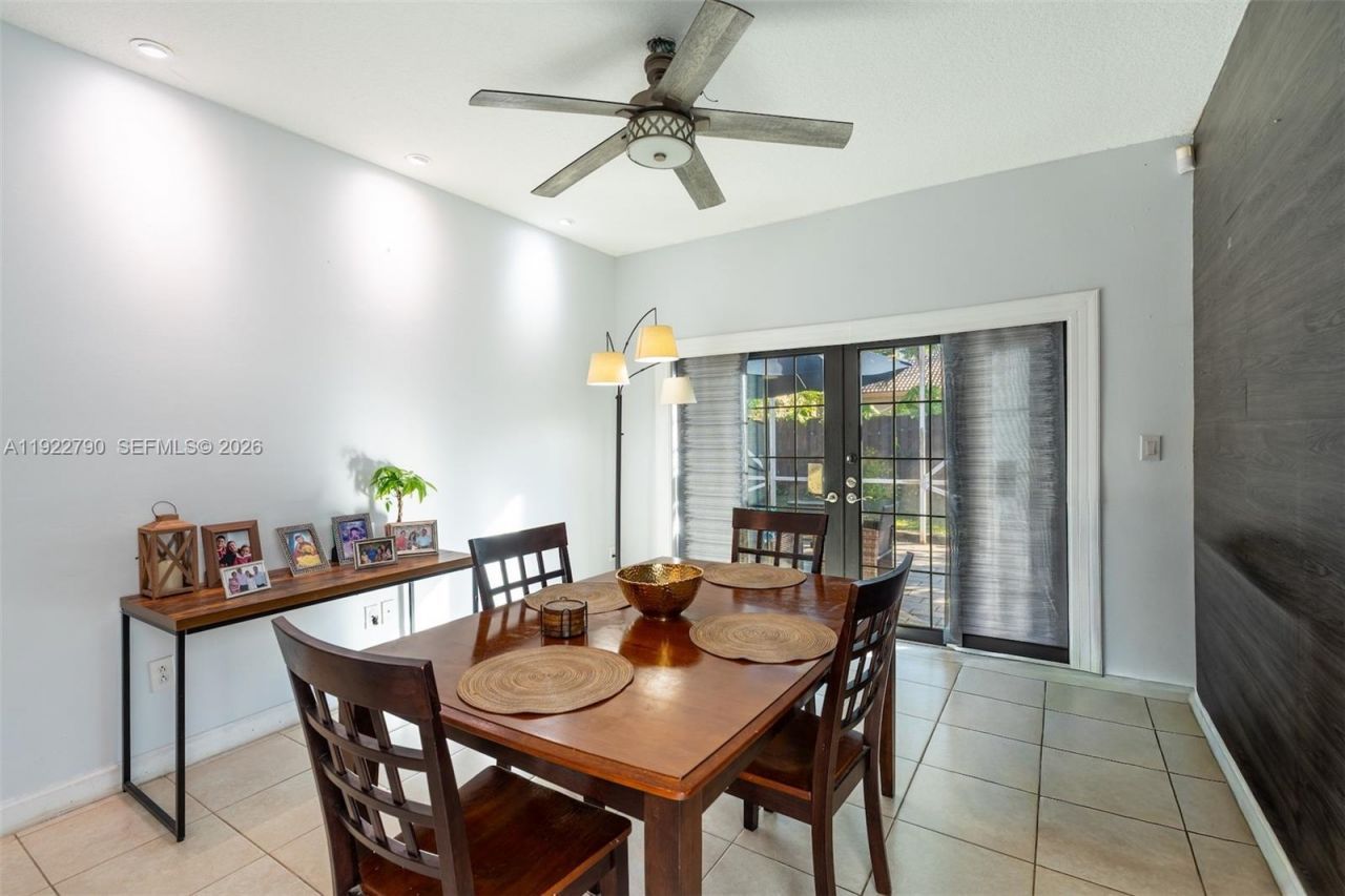 17082 NW 11th St, Pembroke Pines, FL 33028 Photo