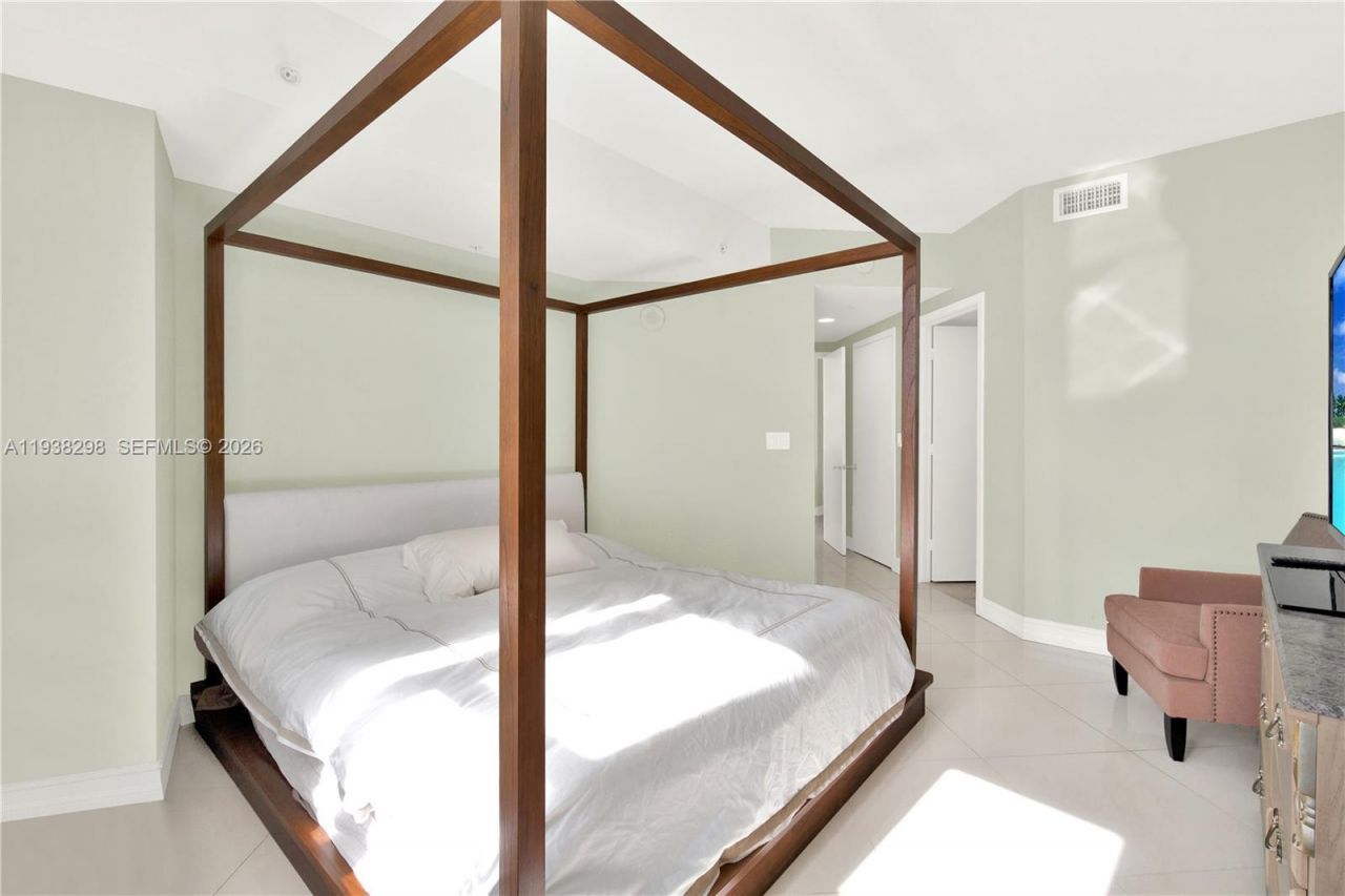 18201 Collins Ave , Unit 801A, Sunny Isles Beach, FL 33160 Photo