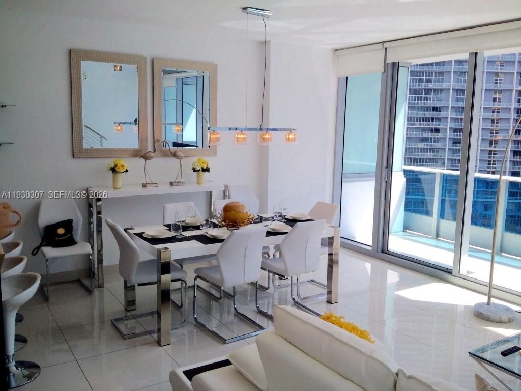 200 Biscayne Boulevard Way, Unit 906, Miami, FL 33131 Photo