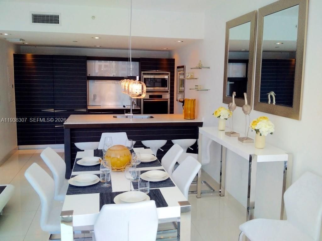 200 Biscayne Boulevard Way, Unit 906, Miami, FL 33131 Photo