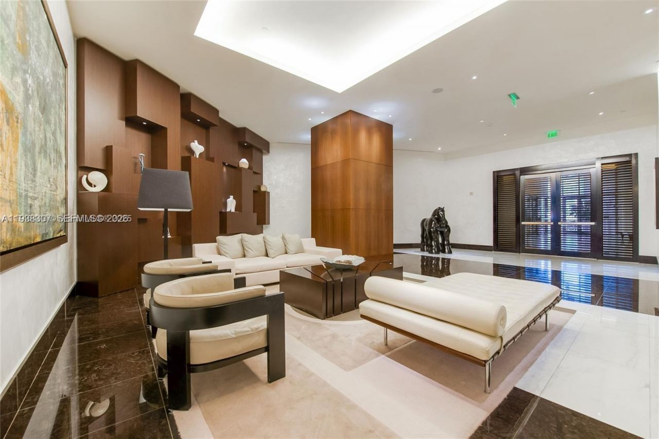 200 Biscayne Boulevard Way, Unit 906, Miami, FL 33131 Photo