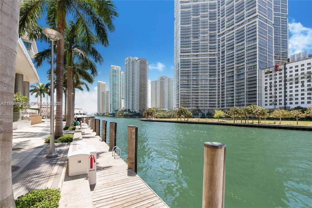 200 Biscayne Boulevard Way, Unit 906, Miami, FL 33131 Photo