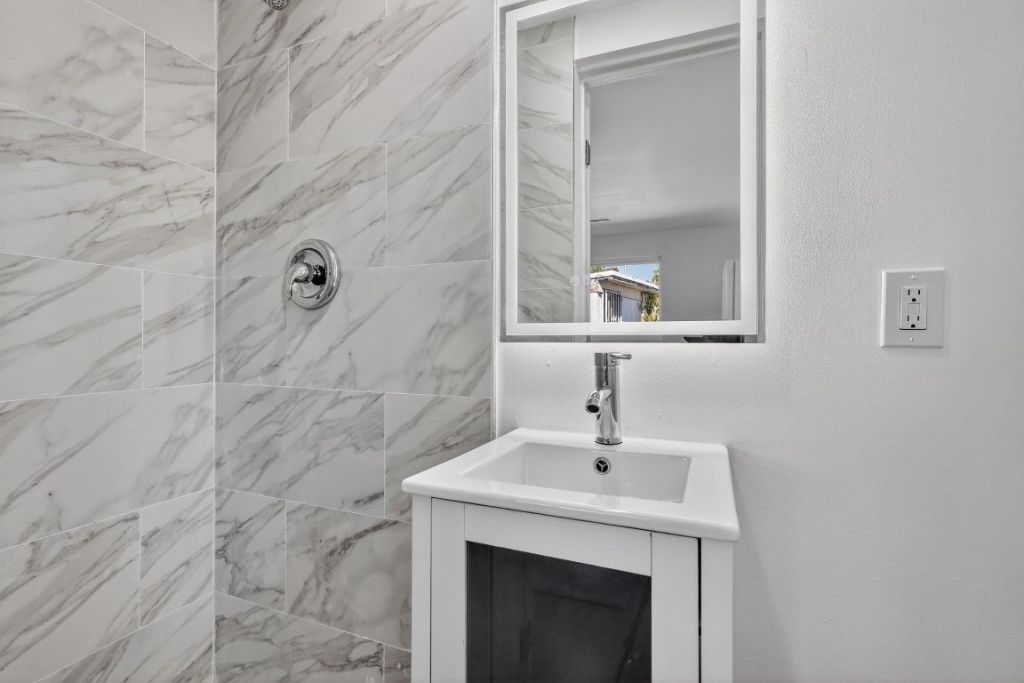 621 1st Street, Hialeah, FL 33010 Photo