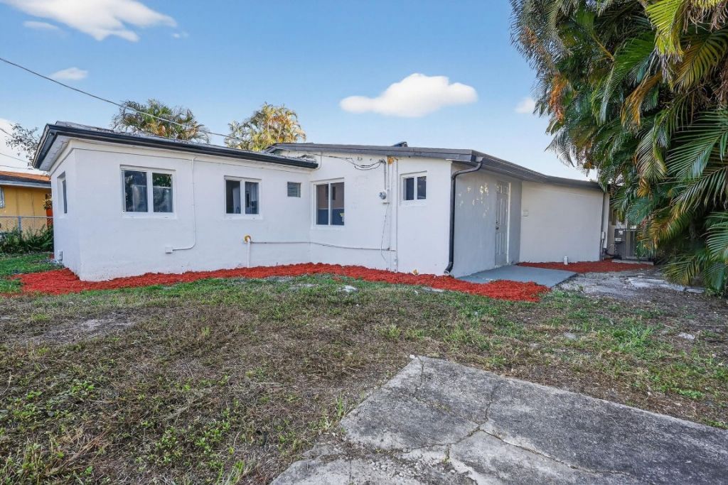 621 1st Street, Hialeah, FL 33010 Photo