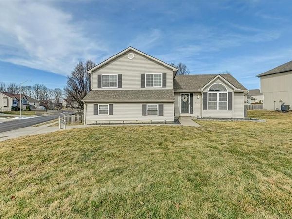 8716 N Paris Avenue, Kansas City, MO 64153