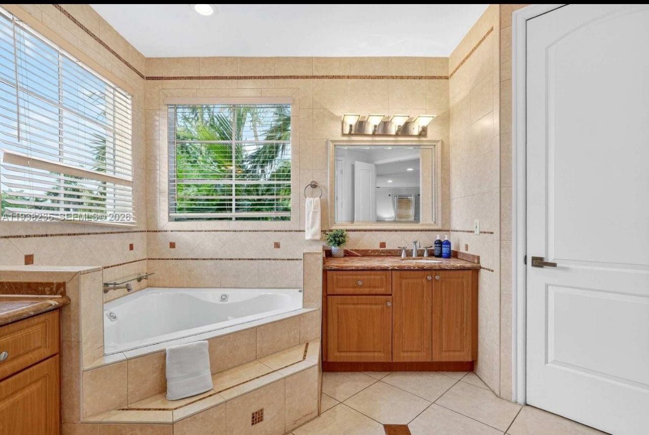 832 Hollywood Blvd, Hollywood, FL 33019 Photo