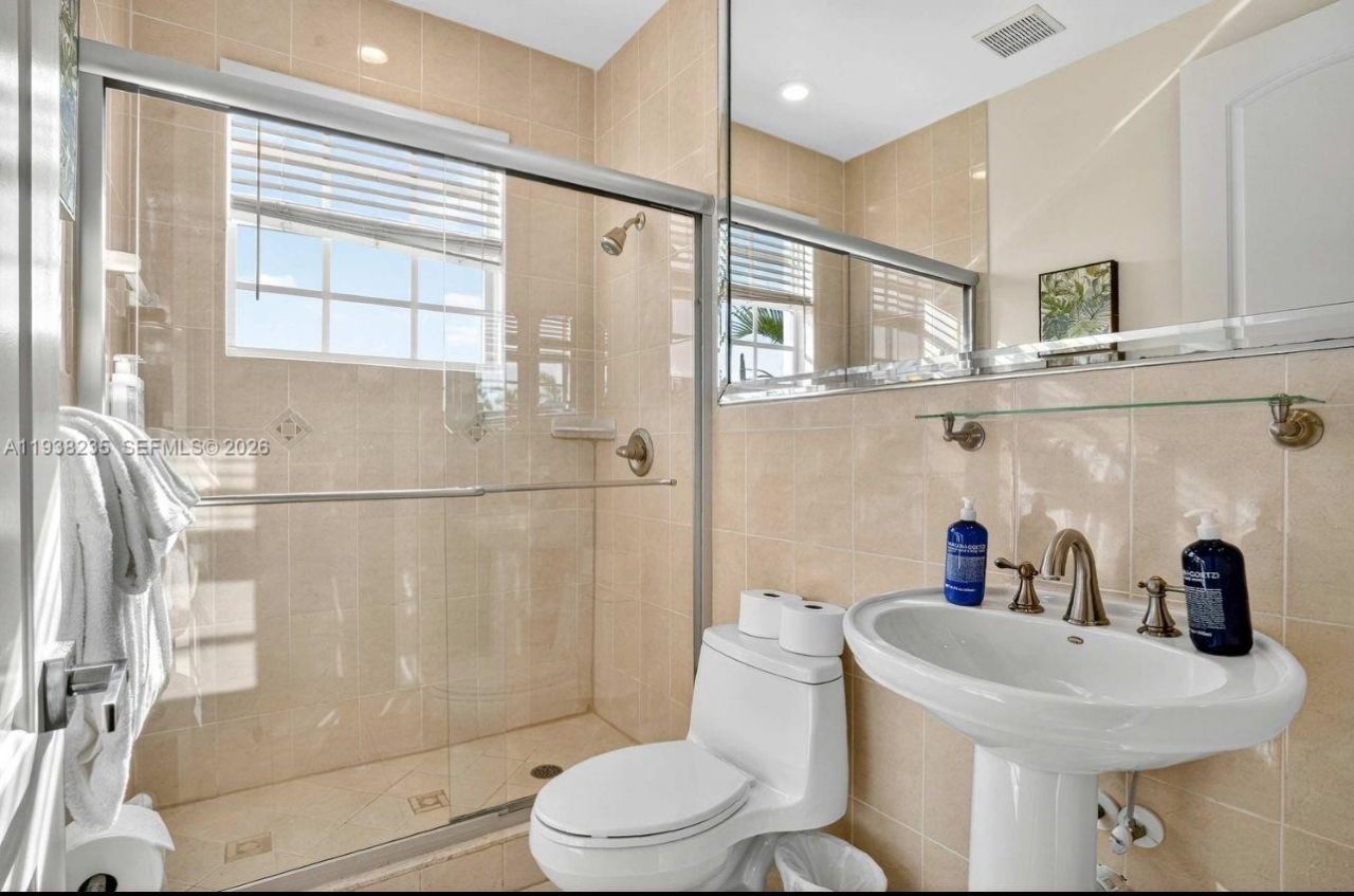 832 Hollywood Blvd, Hollywood, FL 33019 Photo