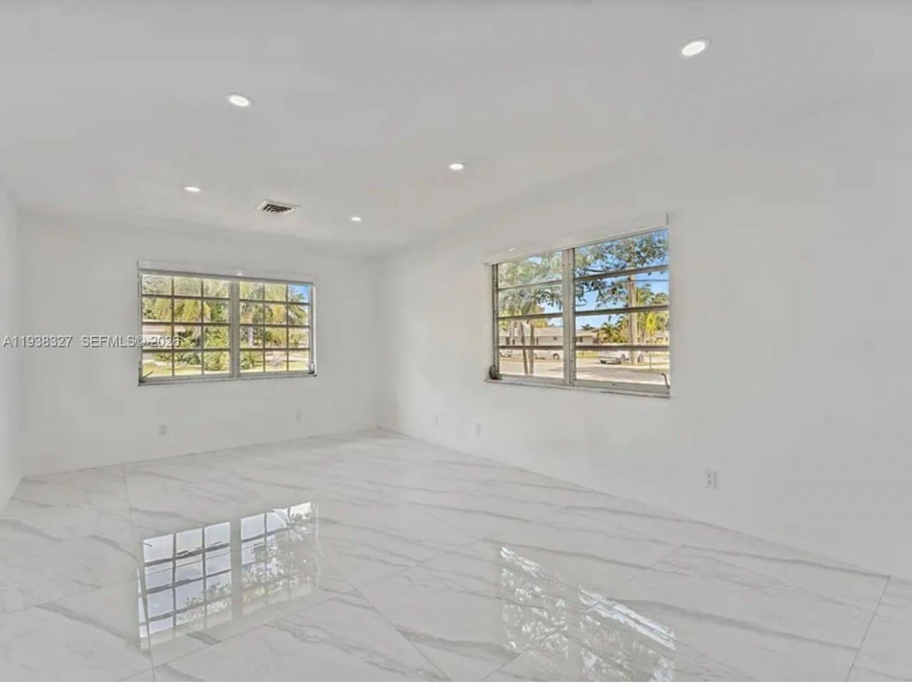 6800 SW 10th Ct, Pembroke Pines, FL 33023 Photo