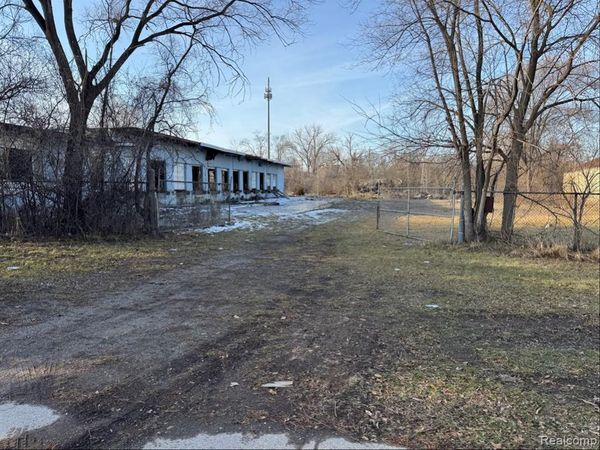 1221 N Niagara Street, Saginaw, MI 48602