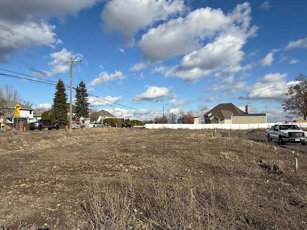 8616 W Panorama Dr, Spokane, WA 99208