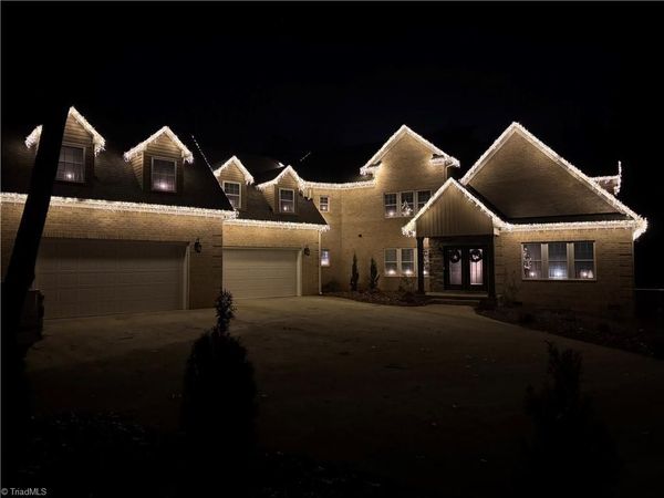 128 Provence Court , King, NC 27021