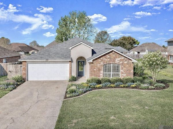 36001 Portsmouth Dr, Denham Springs, LA 70706