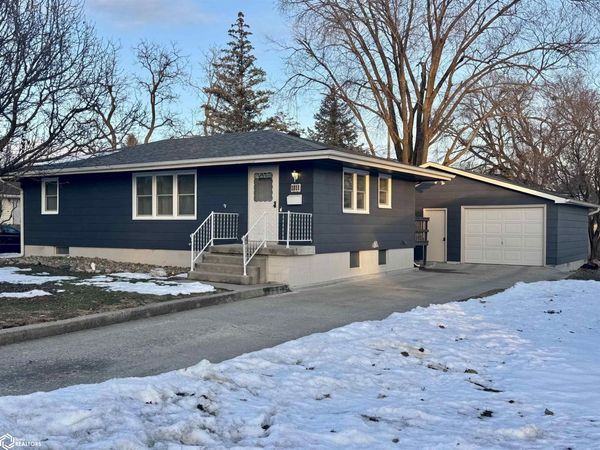 1811 7th, Nevada, IA 50201