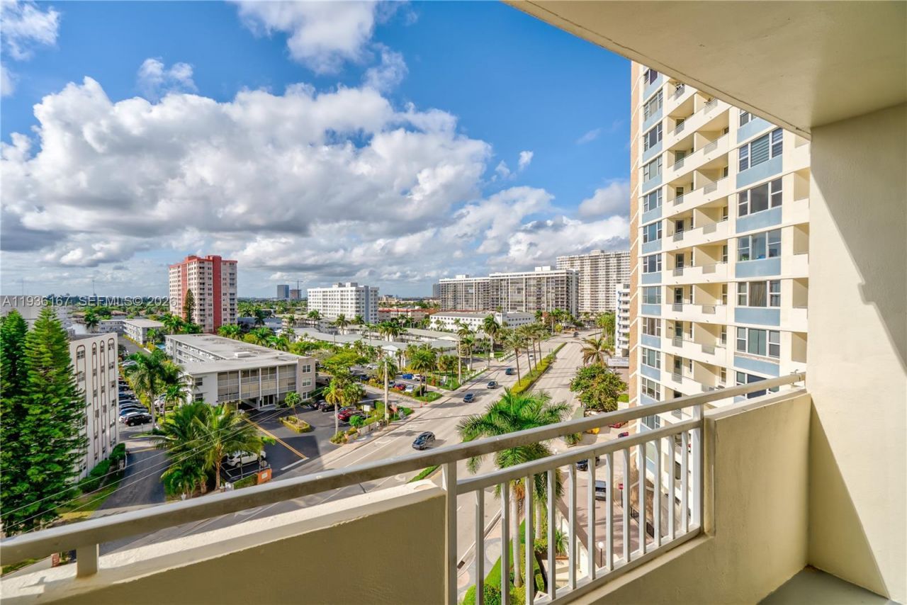 3180 S Ocean Dr , Unit 717, Hallandale Beach, FL 33009 Photo