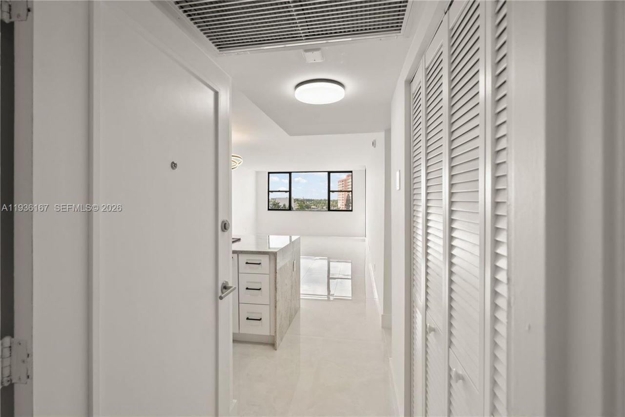 3180 S Ocean Dr , Unit 717, Hallandale Beach, FL 33009 Photo