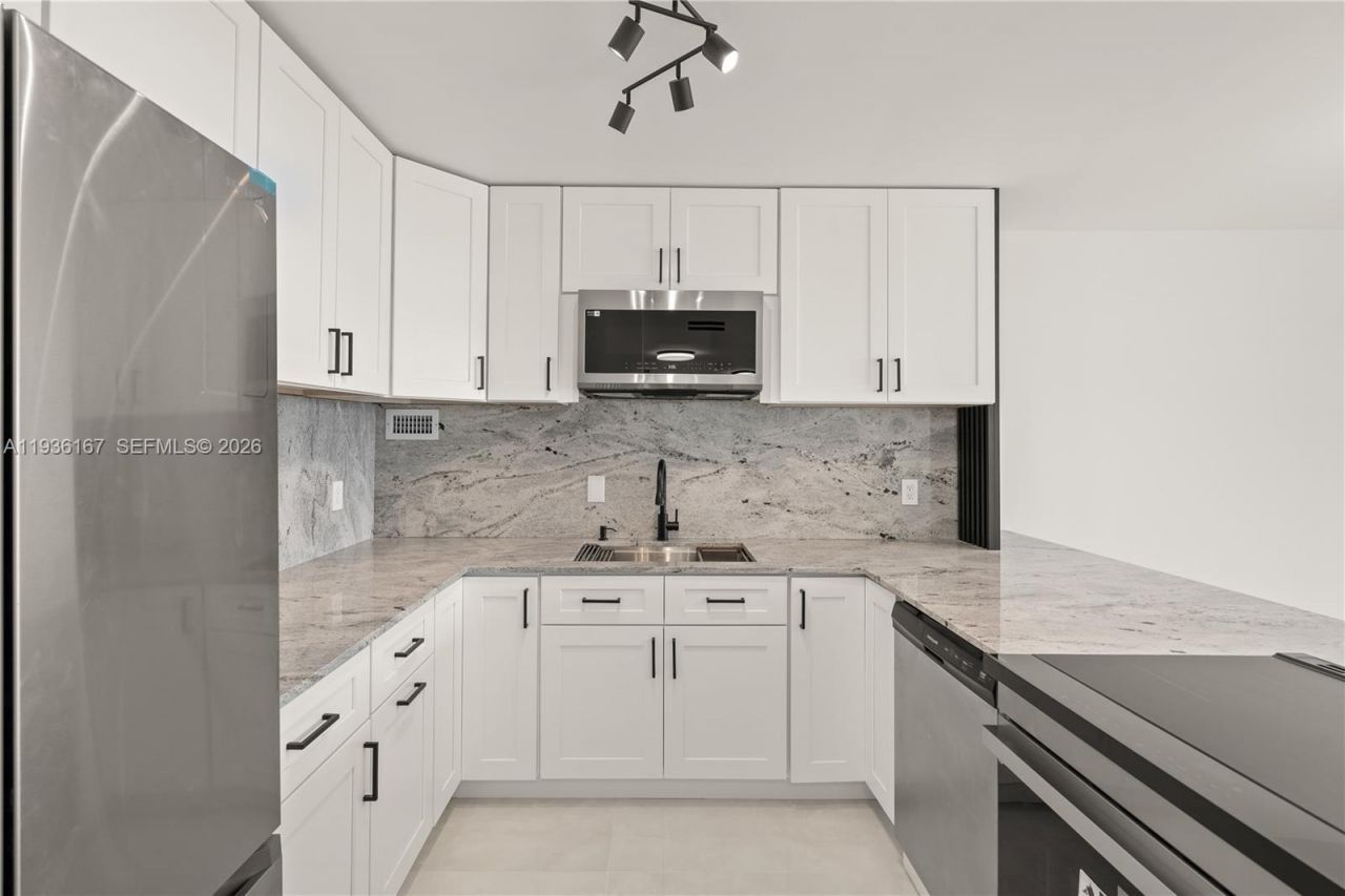 3180 S Ocean Dr , Unit 717, Hallandale Beach, FL 33009 Photo