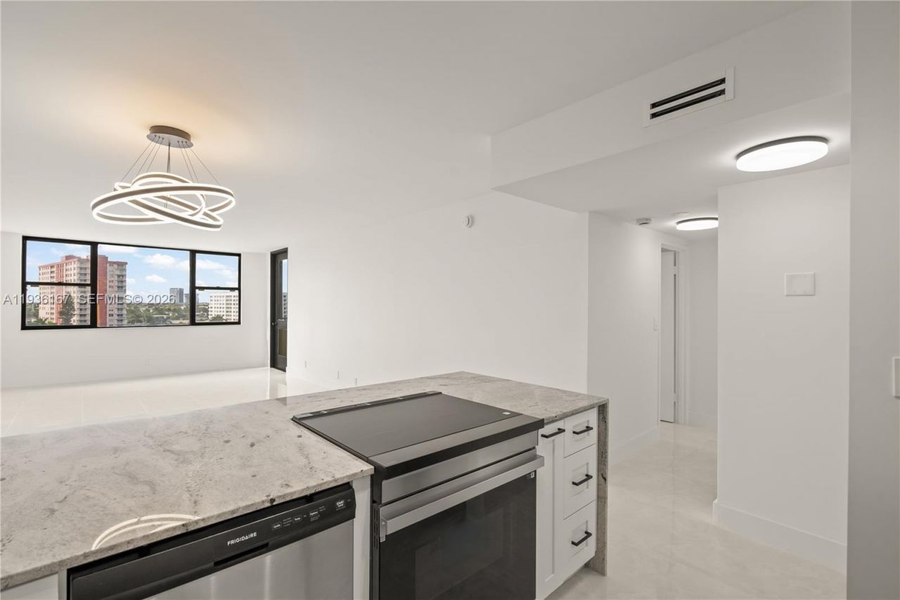3180 S Ocean Dr , Unit 717, Hallandale Beach, FL 33009 Photo