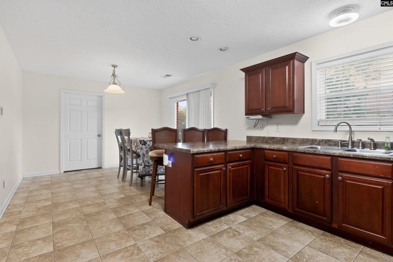 408 Sawtooth Lane Photo 11