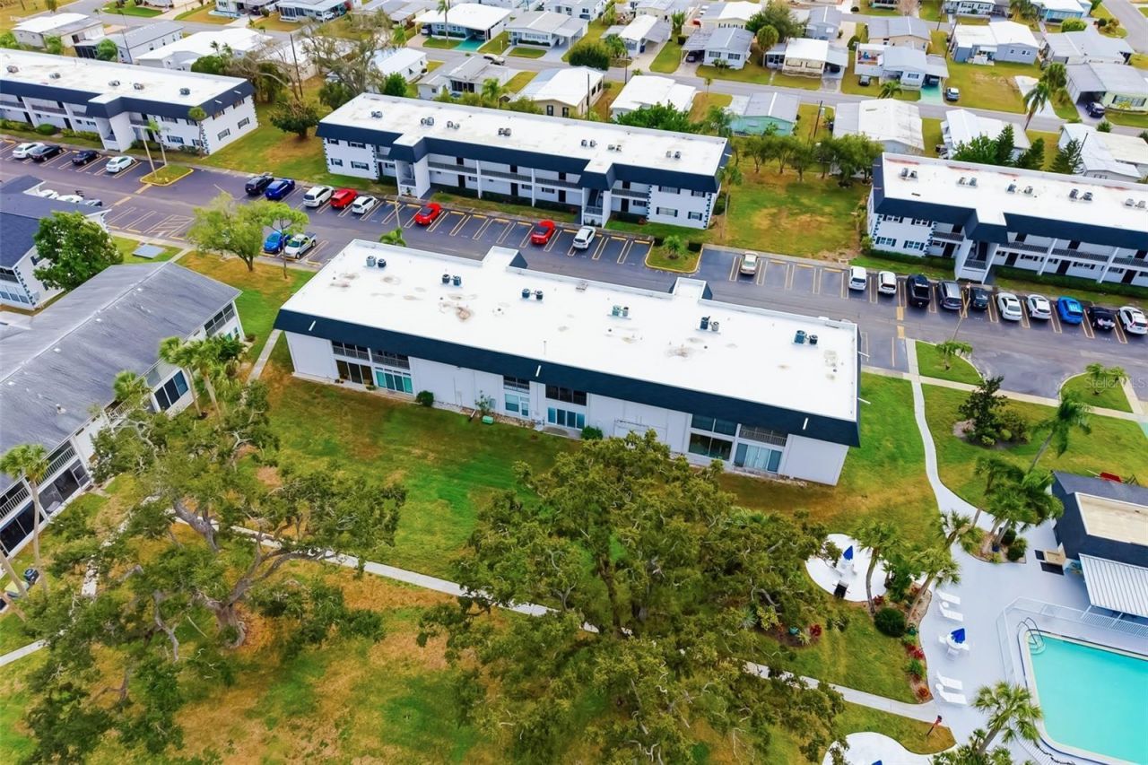 203 47th Avenue Drive W, Unit 167, Bradenton, FL 34207 Photo