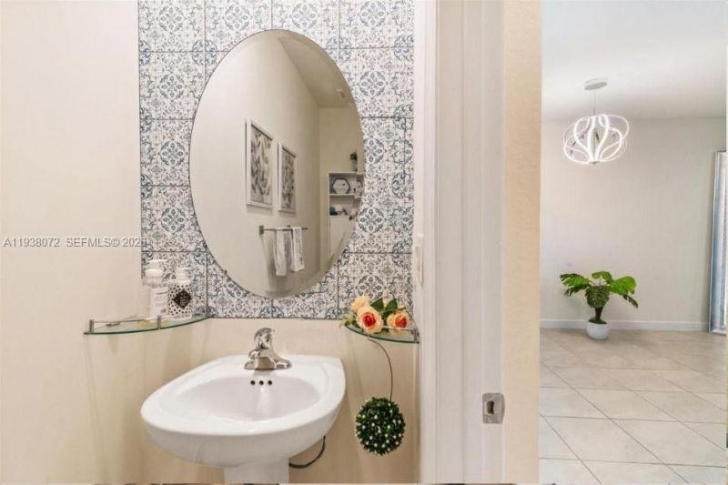 11431 W 32nd Ln, Hialeah, FL 33018 Photo