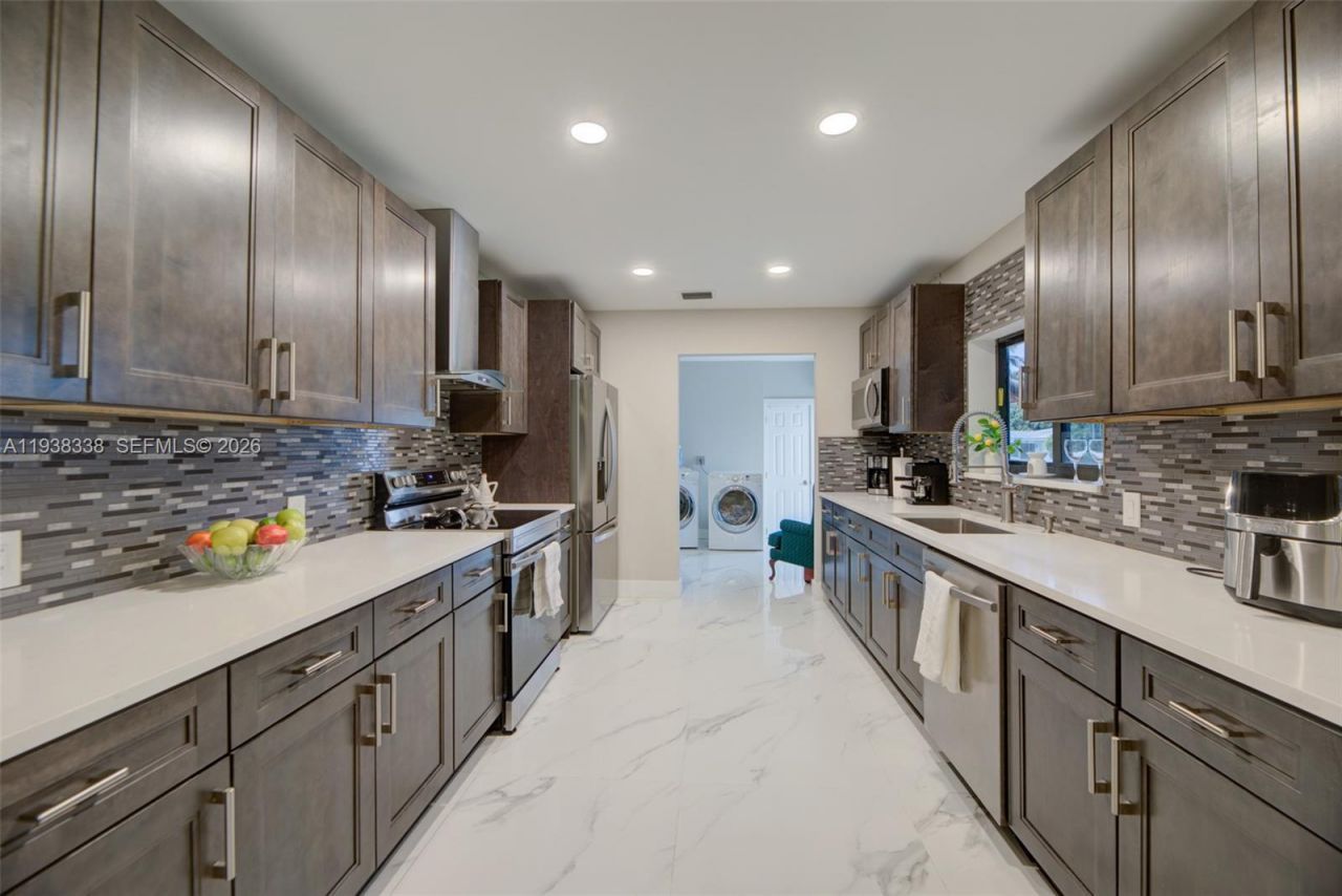 11490 W Biscayne Canal Rd, Miami, FL 33161 Photo