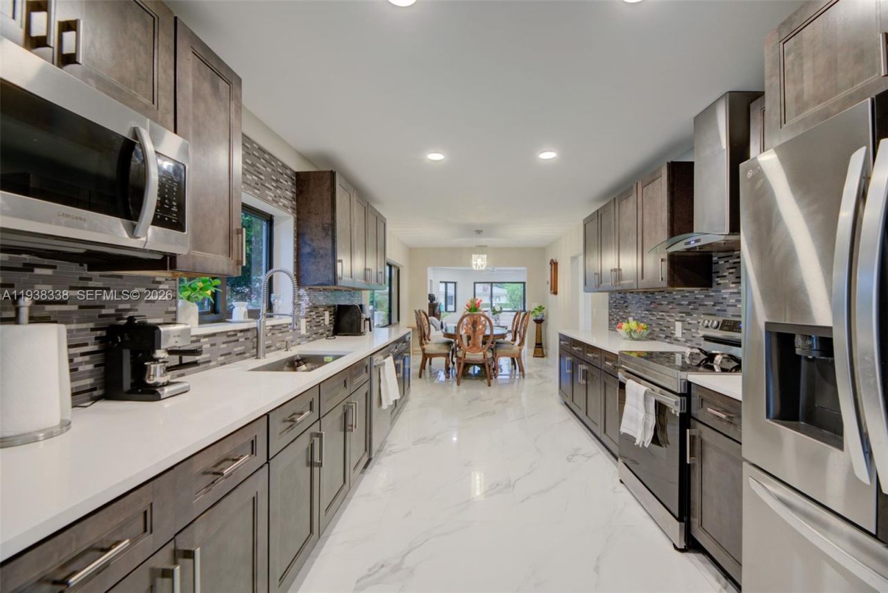 11490 W Biscayne Canal Rd, Miami, FL 33161 Photo