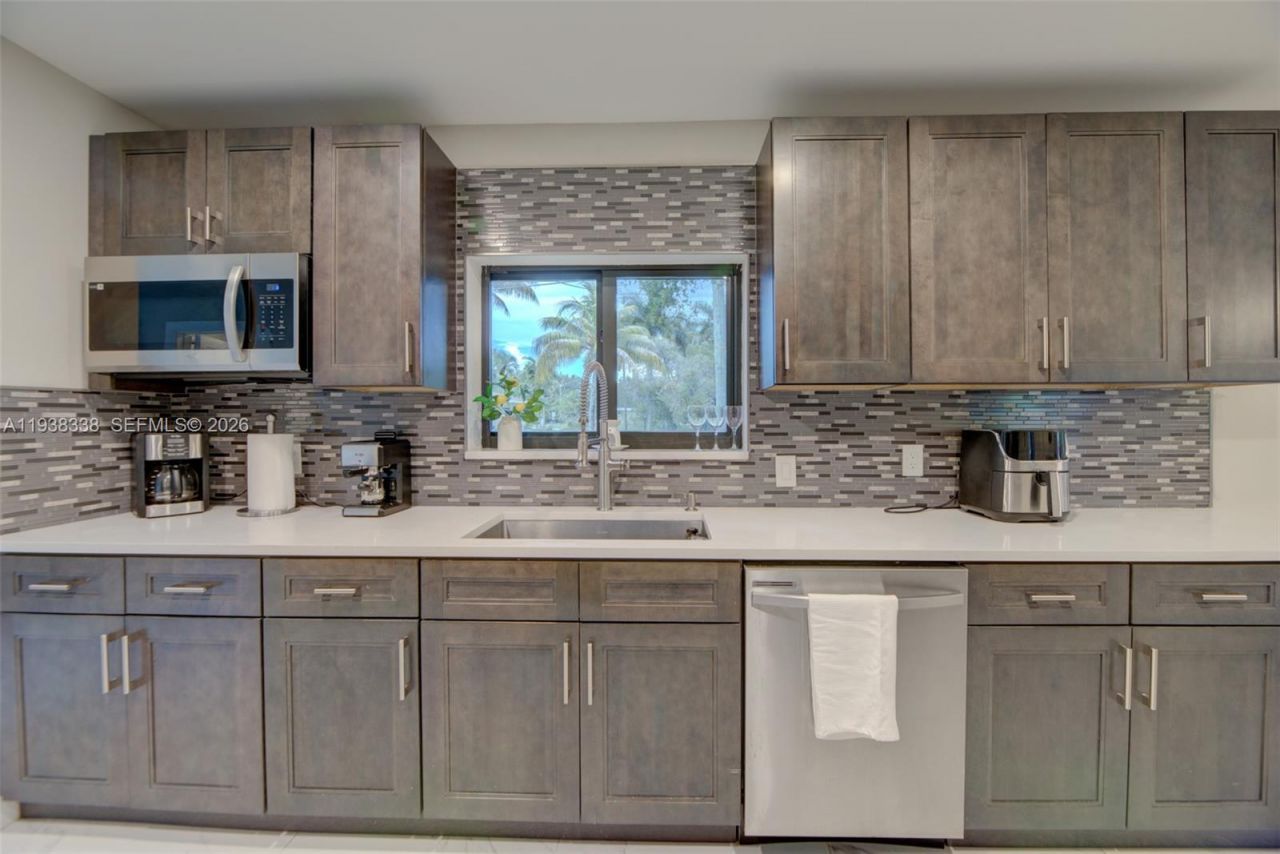 11490 W Biscayne Canal Rd, Miami, FL 33161 Photo