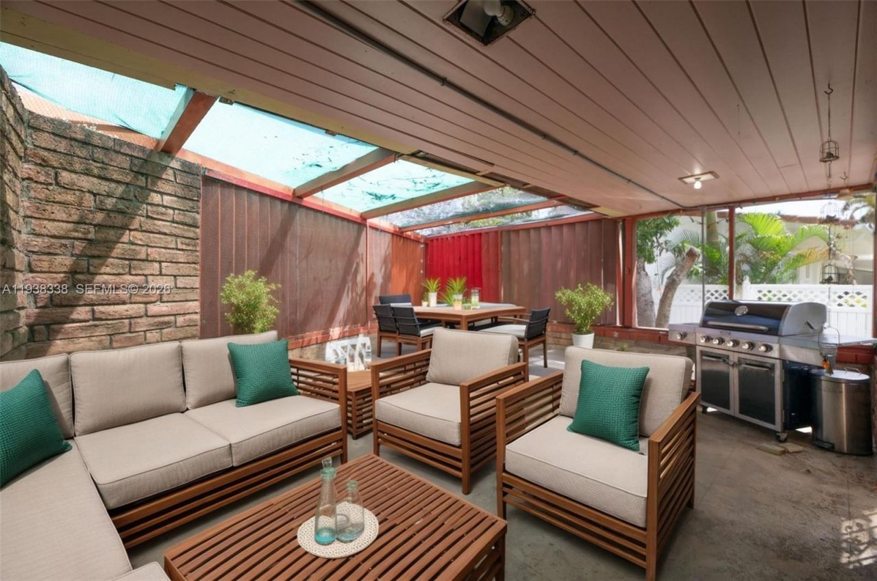 11490 W Biscayne Canal Rd, Miami, FL 33161 Photo