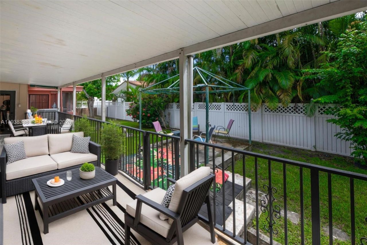 11490 W Biscayne Canal Rd, Miami, FL 33161 Photo