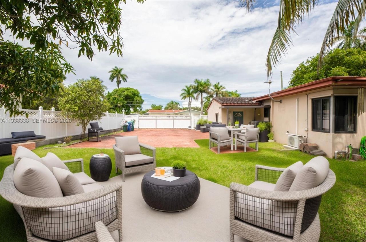 11490 W Biscayne Canal Rd, Miami, FL 33161 Photo