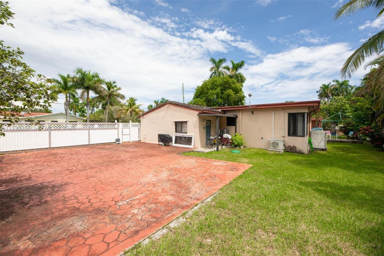 11490 W Biscayne Canal Rd, Miami, FL 33161 Photo