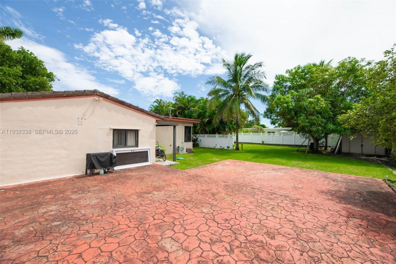 11490 W Biscayne Canal Rd, Miami, FL 33161 Photo