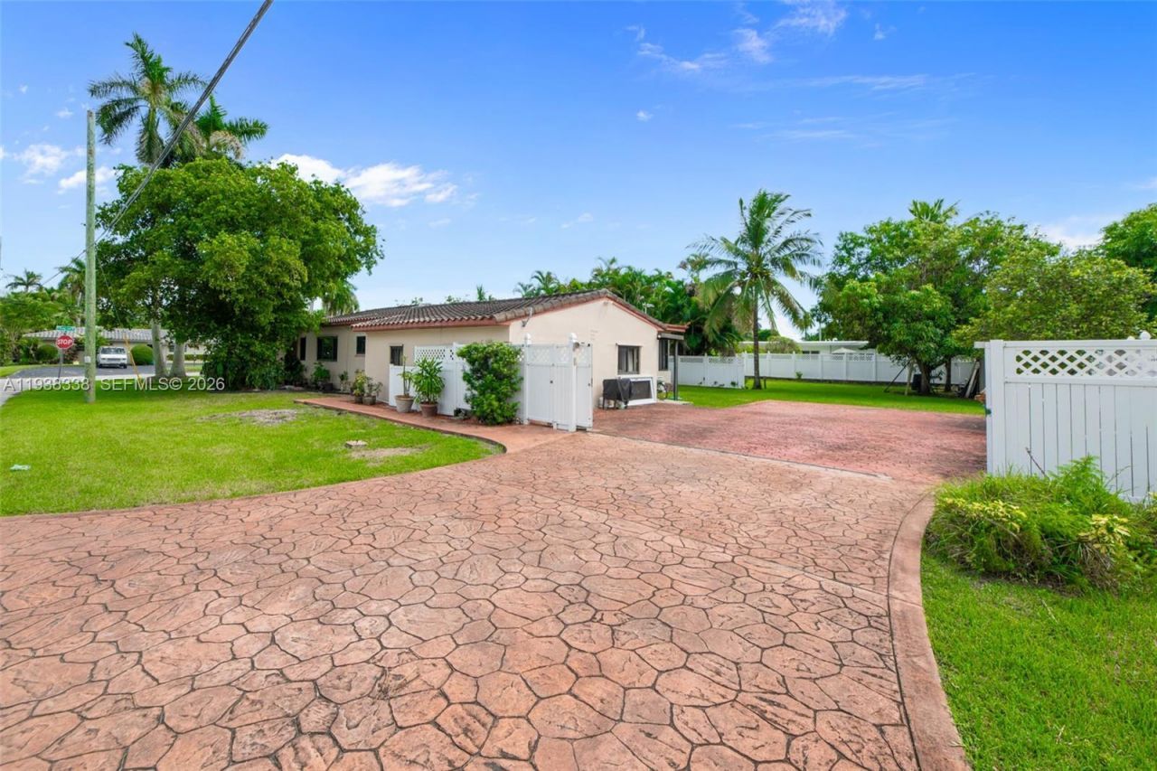 11490 W Biscayne Canal Rd, Miami, FL 33161 Photo