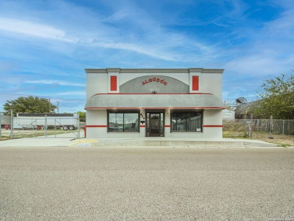 417 E Avenue B, Robstown, TX 78380
