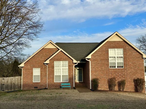 101 Knights Bridge Station, Hendersonville, TN 37075