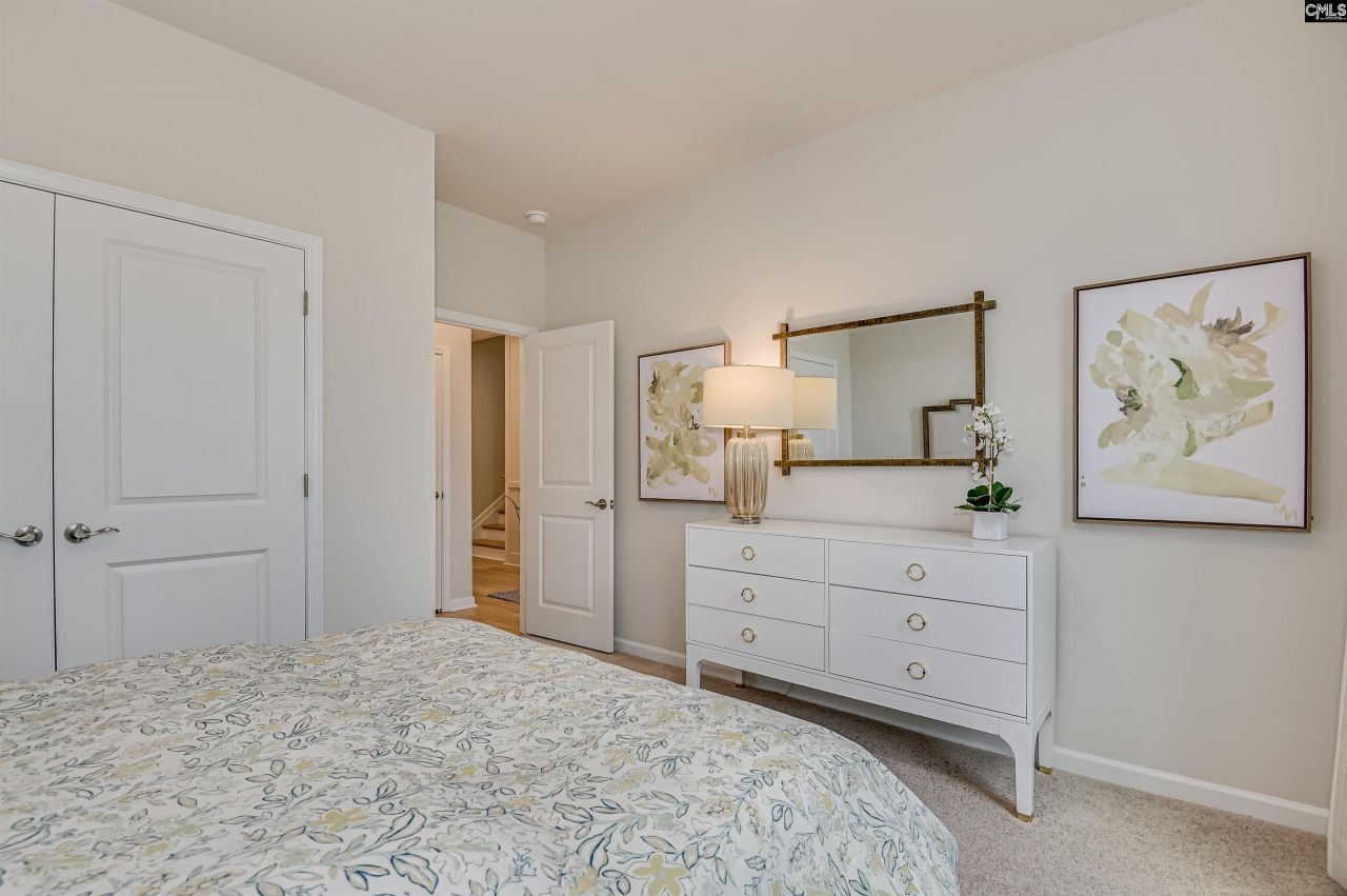 127 Bloomsbury Drive Photo 32