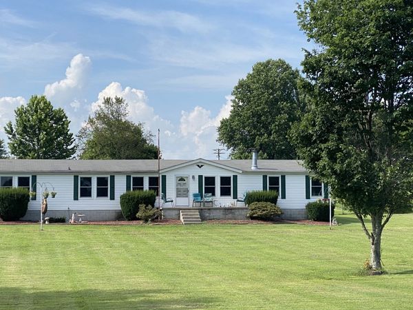 417 Buttermilk Hollow Rd, Bethpage, TN 37022