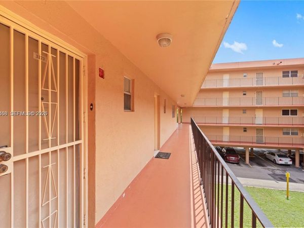 1810 W 56th St, Unit 3223, Hialeah, FL 33012