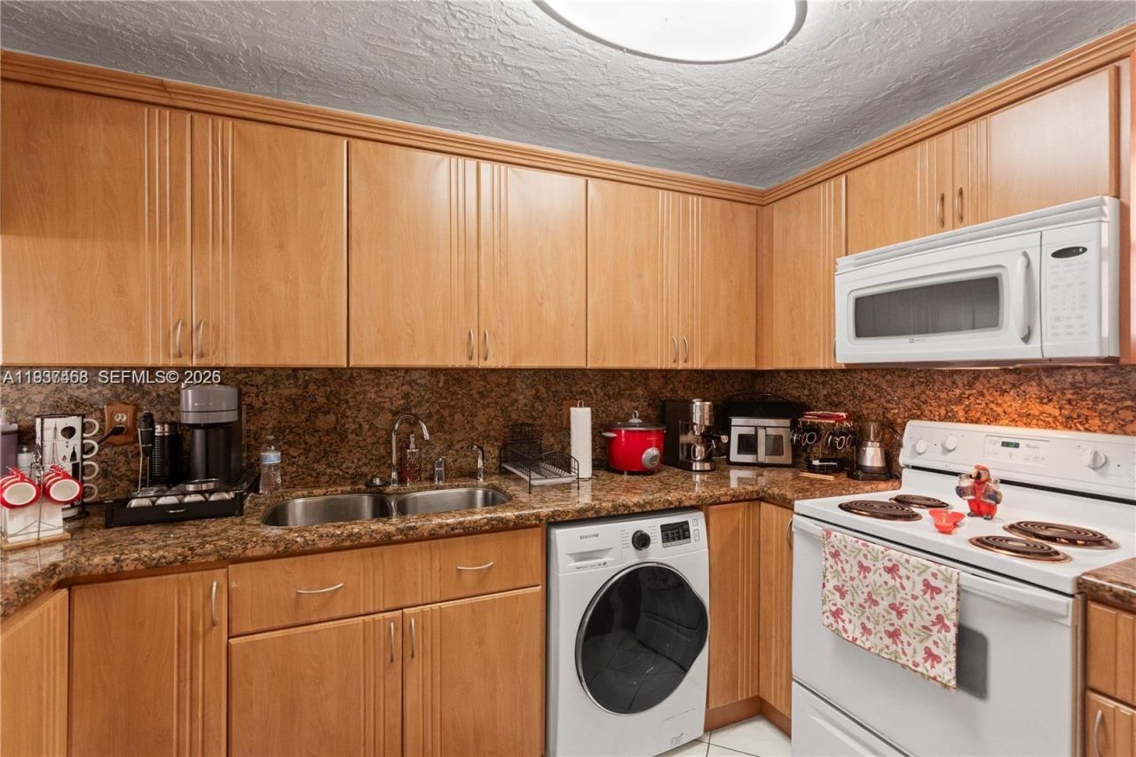 1810 W 56th St, Unit 3223, Hialeah, FL 33012 Photo