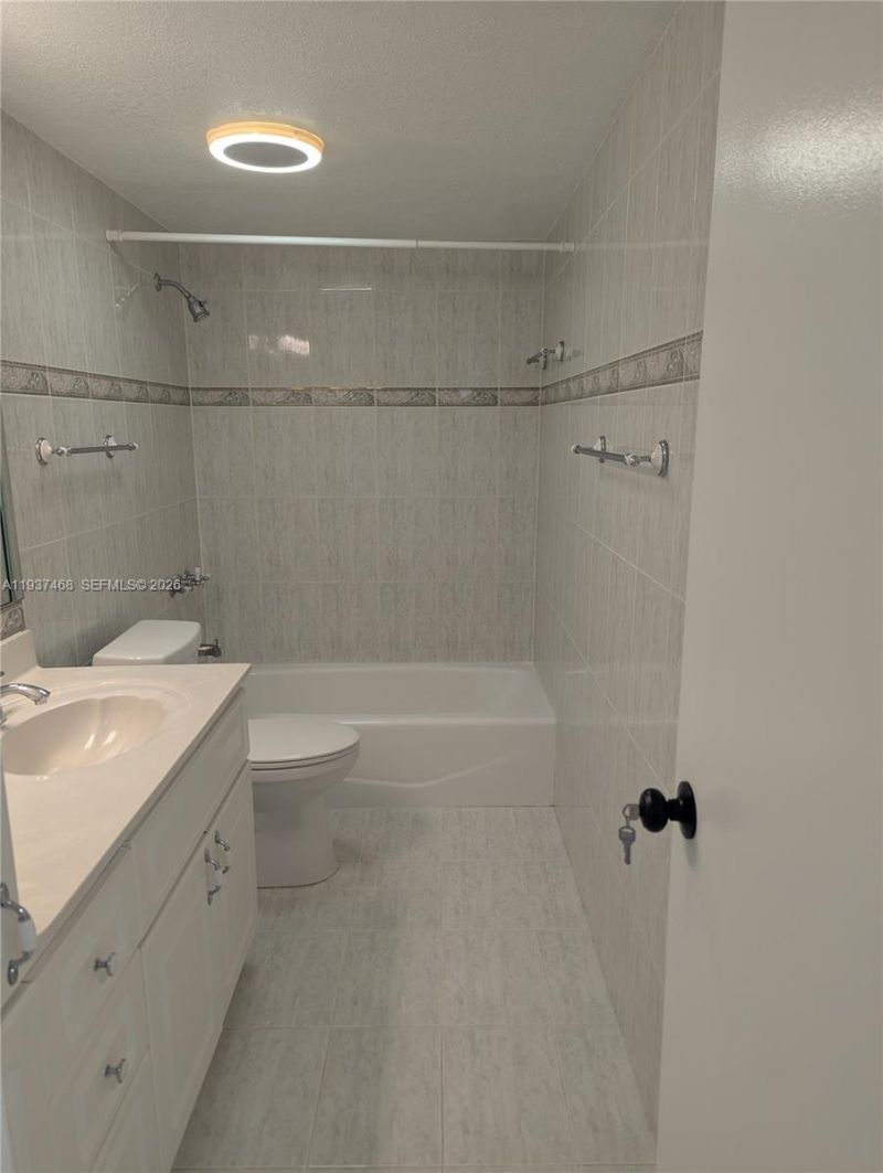 1810 W 56th St, Unit 3223, Hialeah, FL 33012 Photo
