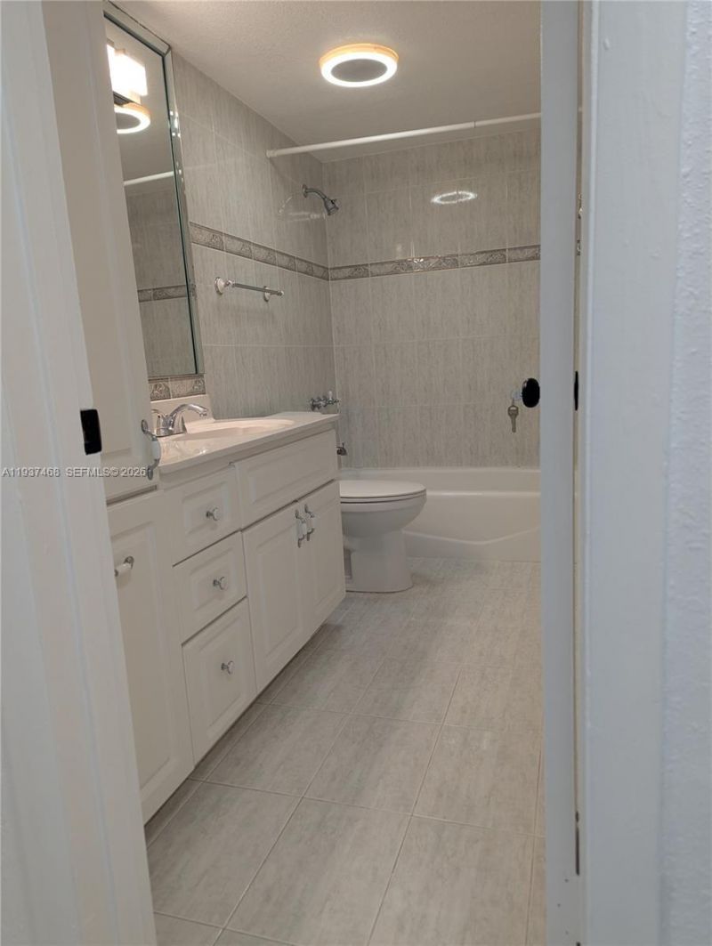 1810 W 56th St, Unit 3223, Hialeah, FL 33012 Photo