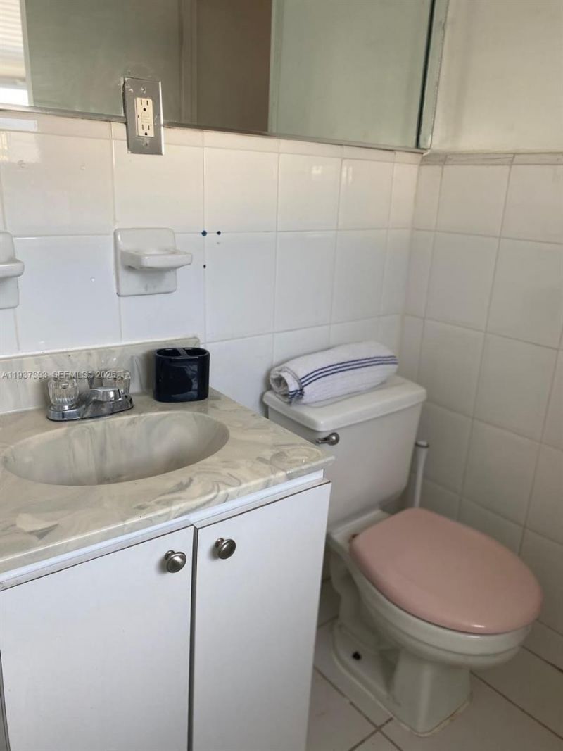 6345 Collins Ave , Unit 512, Miami Beach, FL 33141 Photo